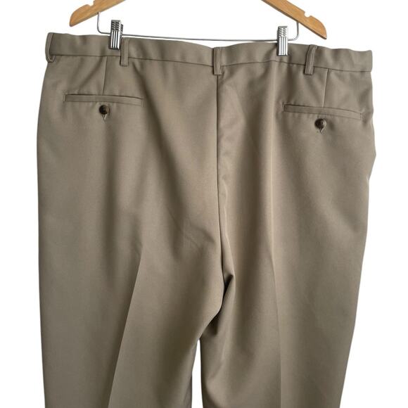 Haggar Mens Pants 44x30 Khaki Straight Leg Business Casual Neutral Travel Basics - Picture 5 of 12